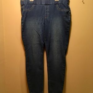 l.e.i. Pull On Skinny Jeans 2X 18-20